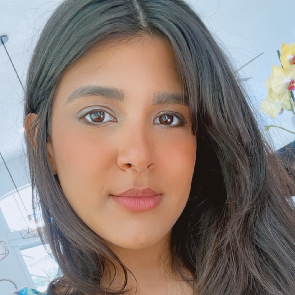 Meet your Posher, Daniela